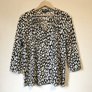 Jones Studio Big Cat Rosette 3/4 Sleeve Pintuck Accents Jersey Tunic Top